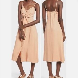 Mimi Chica Peekaboo Cutout Ti€ ?
Front Midi dress